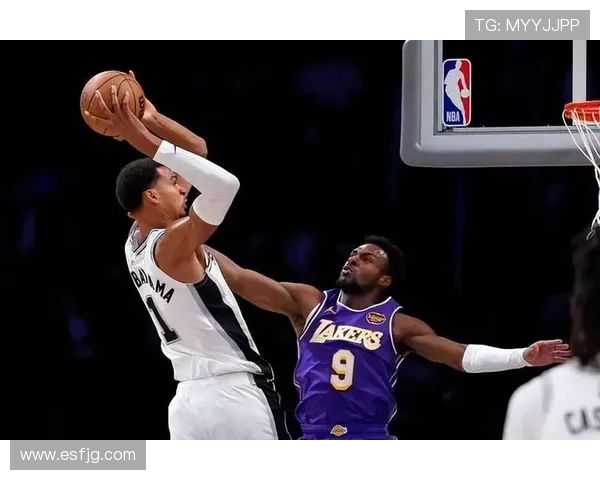 马刺逆转猛龙豪取十连胜文班秀